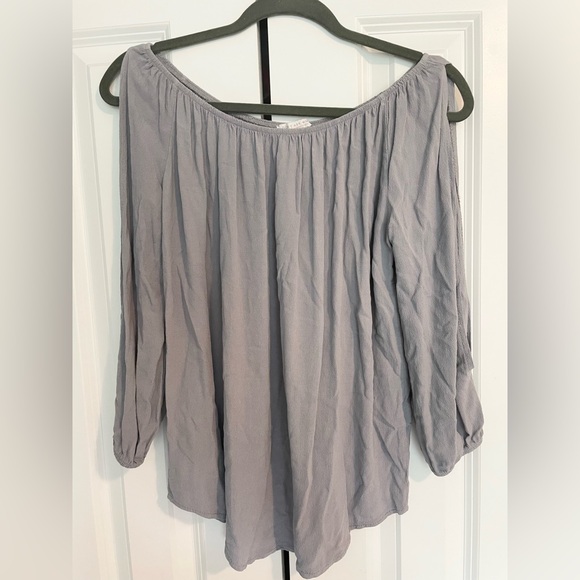 American Eagle Off Shoulder Blouse - Picture 2 of 5